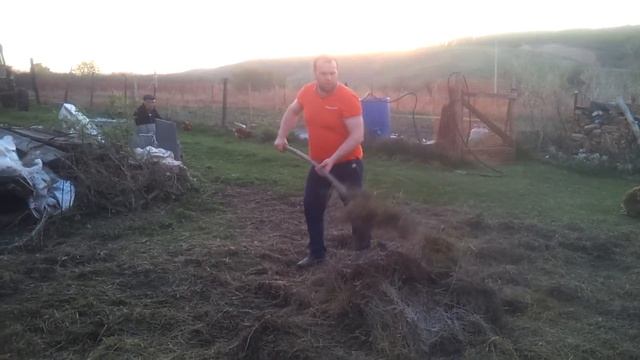 Деревенская жизнь. Трактора в деле. Стрижка овец. Хозяйство; мать ети! (часть 3) смотреть онлайн