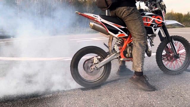 Бернаут на питбайке kayo tt140 (без электро стартера) смотреть онлайн