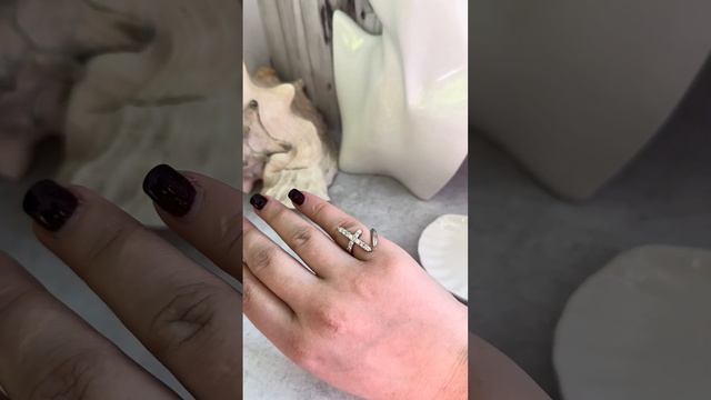 Кольцо на фалангу с крестом из фианитов смотреть онлайн