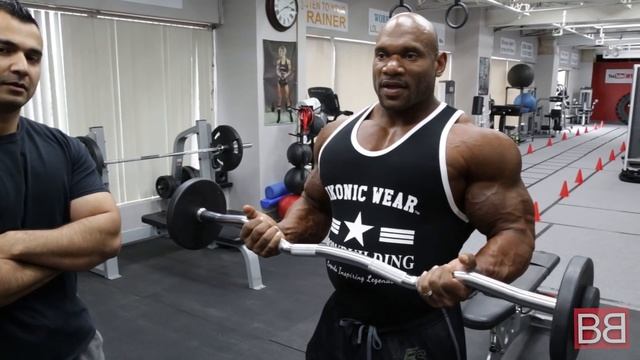How to: EZ Bar BICEP CURLS with Fred BIGGIE Smalls (Pro Series) смотреть онлайн