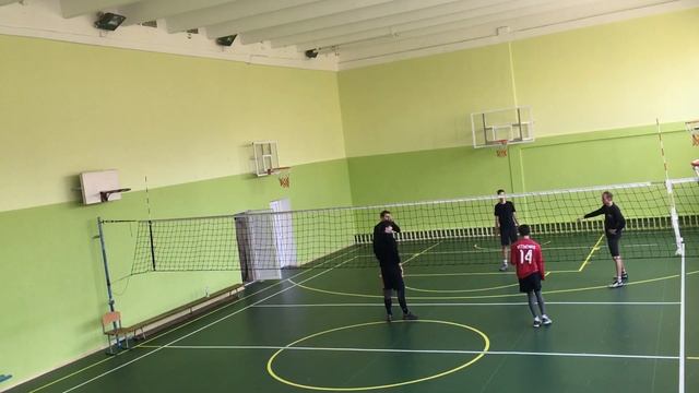 ПОРВАЛИ СЕТКУ ( Эпилог перед тренировкой ) Киевский молодёжный волейбольный клуб «Колбаски» смотреть онлайн