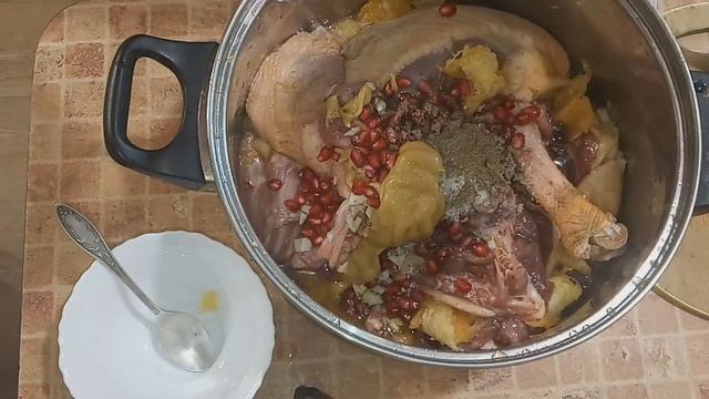 Как приготовить гуся с яблоками. Гусь выдержанный в апельсиново-гранатовом соусе с яблоками смотреть онлайн