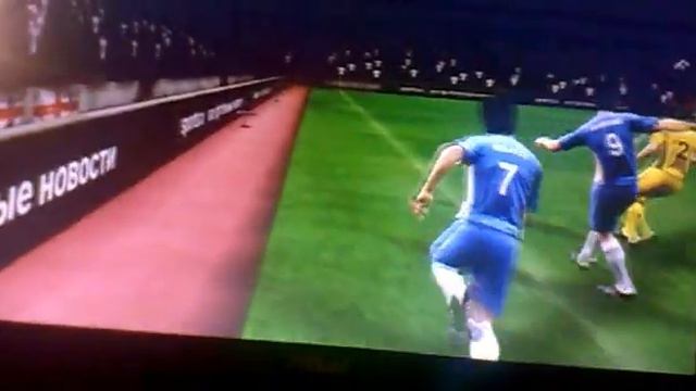 Гол со средины поля в PES смотреть онлайн