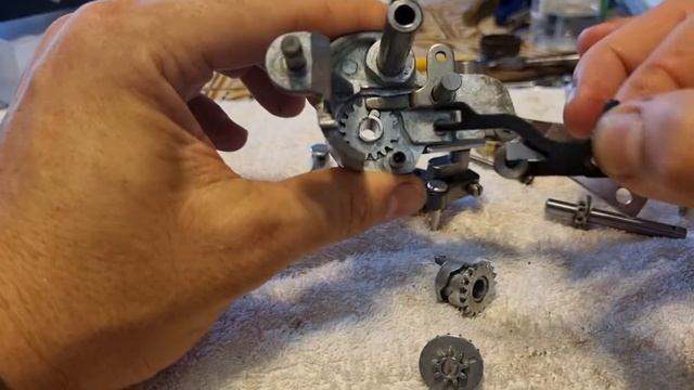 Husqvarna Viking sewing machine stitch selector unit assembly Part2 смотреть онлайн