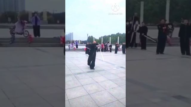 Двадцать восемь техник двуручного меча Тайцзицюань. смотреть онлайн