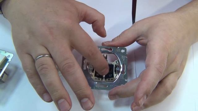 774220 - Влагозащищенная розетка Ip44 с крышкой Legrand