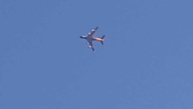 Emirates airbus a380 800 dubai expo 2021 colours flyby over my house смотреть онлайн