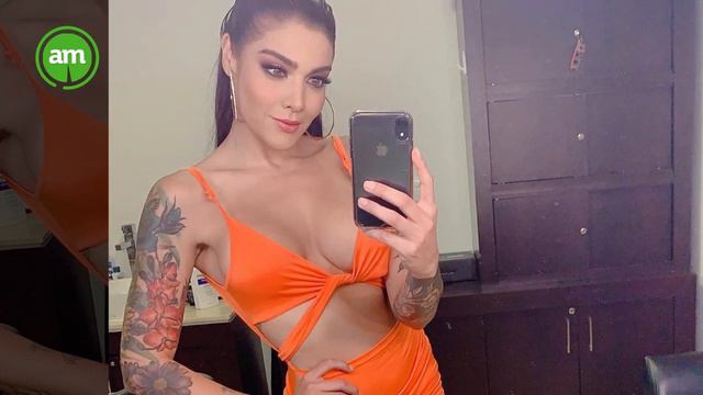 Erika Fernández De Fox  Casi Enseña Todo Con 'vestidito' Color Naranja