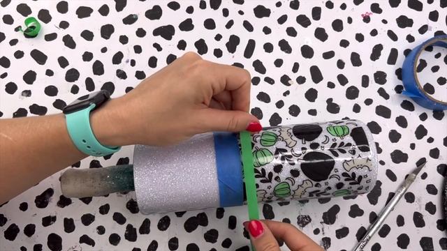 Halloween Vinyl Split Tumbler Tutorial | 13 Days of Halloween! смотреть онлайн