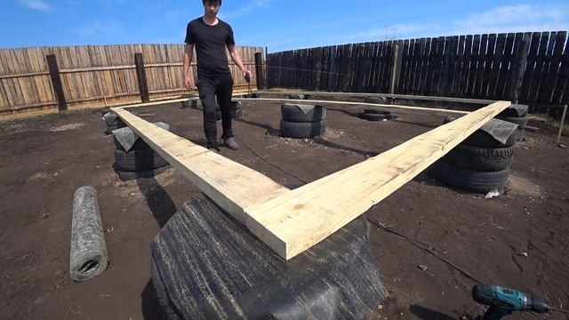 НИЖНЯЯ ОБВЯЗКА ФУНДАМЕНТА из ДОСКИ и ПЕРЕКРЫТИЕ / Каркасный сарай на ПОКРЫШКАХ / Дом в деревне