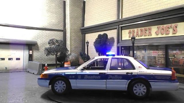 Boston Police 1/18 scale Ford Crown Victoria with lights. смотреть онлайн