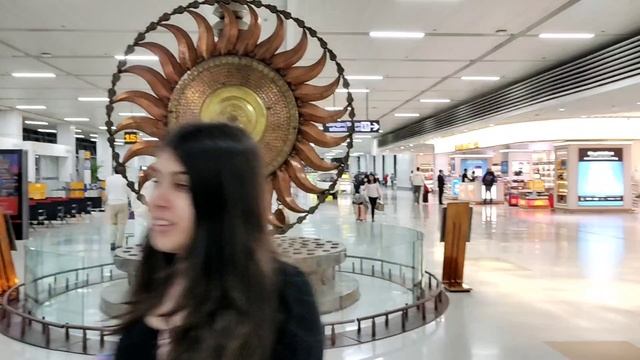 Аэропорт Индиры Ганди, сувениры смотреть онлайн