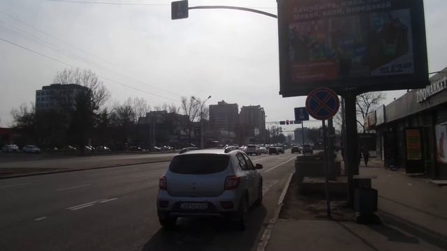 Алматы | улица Толе Би - через дорогу автовокзал Сайран фрагмент 2 смотреть онлайн