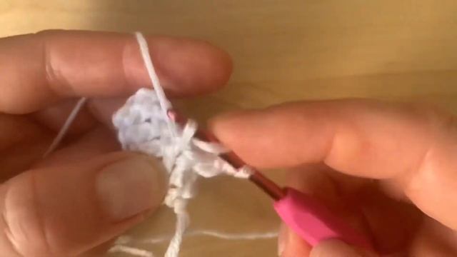 Как вязать лицевой рельефный столбик с накидом!?7 урок? смотреть онлайн