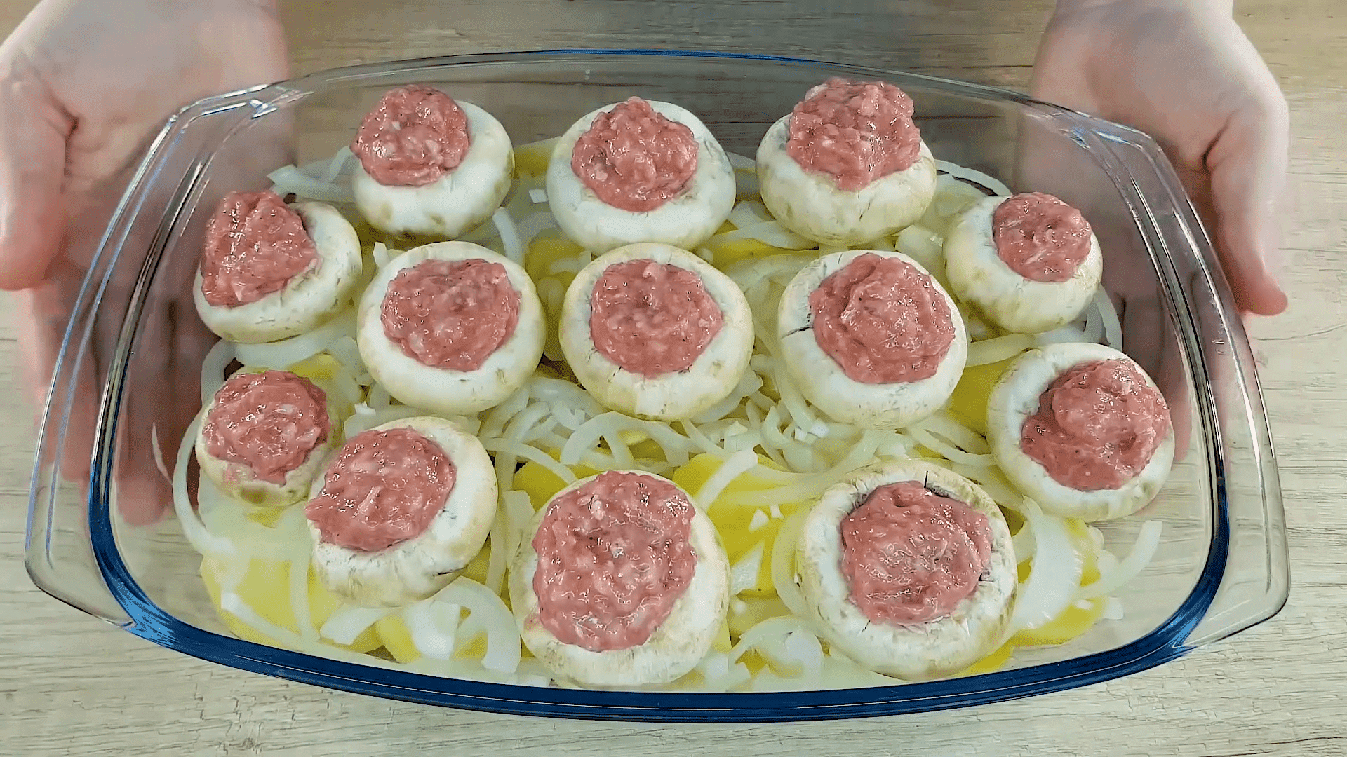 Картофель с грибами и фаршем. смотреть онлайн