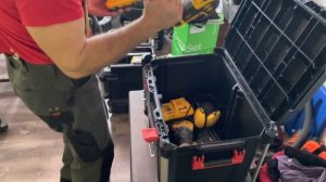 Инструмент электромонтажника 2022