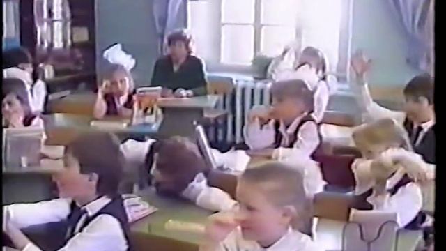 Школа-гимназия №10 г. Великий Устюг. 1Б класс 1993-1994 уч. год. смотреть онлайн