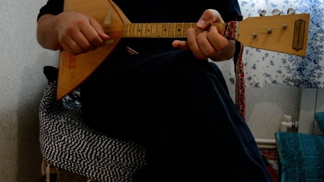 Уроки по балалайке - Как держать балалайку? Видео для начинающих смотреть онлайн