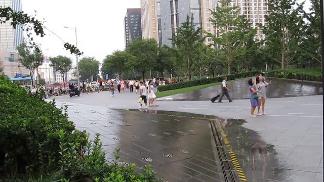 Пекин. "Поющий" фонтанчик возле Raffles City смотреть онлайн