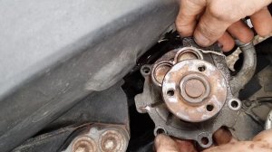 Замена помпы Opel Astra H