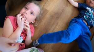 Папина щекотка / Dad's tickling