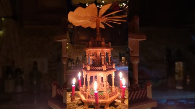 Corey singing over Fairy Take of New York with Christmas Pyramid. смотреть онлайн