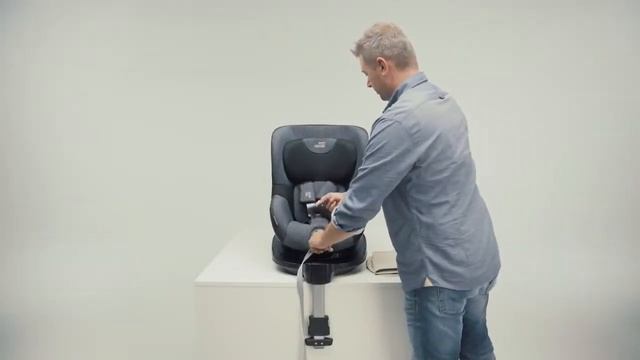 Britax Römer Dualfix i-Size | группа 0+1 | как снять и одеть чехлы | EN смотреть онлайн