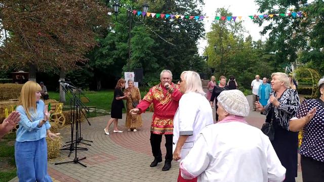 Поднимал праздничное настроение Бурдуков Юрий. смотреть онлайн