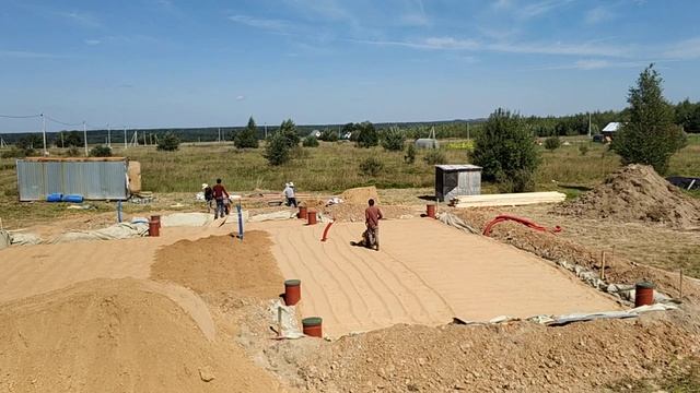 Подготовка песчаной подушки для фундаментной плиты. День 5 из 40 смотреть онлайн