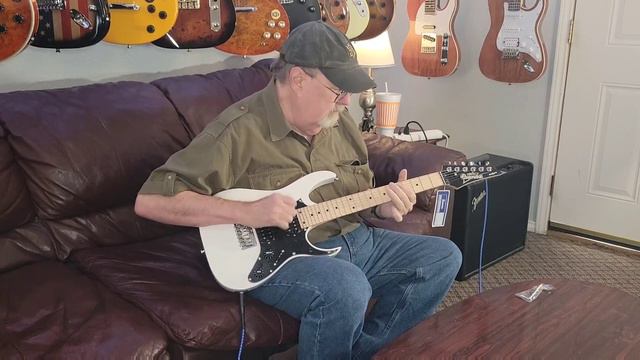 Ibanez GRGM21M Mikro Guitar Unboxing And Playthrough