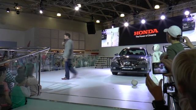 Робот ASIMO смотреть онлайн