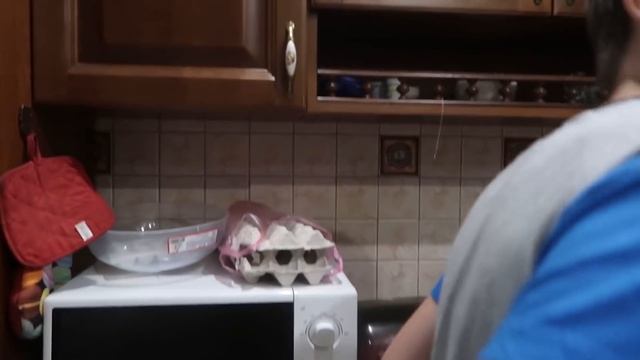 VLOG Готовлю вареники с клубникой. Реакция Серёжи на Викин пирсинг и стрижку смотреть онлайн