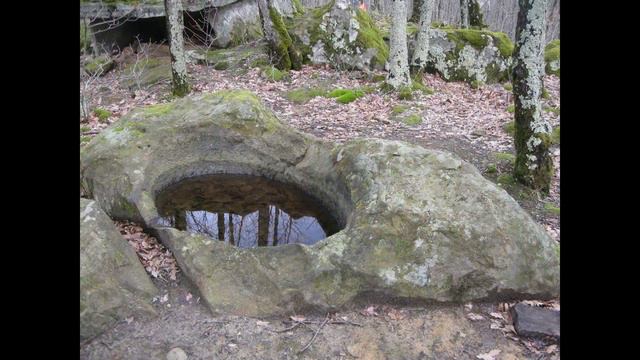 Группа дольменов (24-26 штук) Цыганков аул, г.Геленджик смотреть онлайн