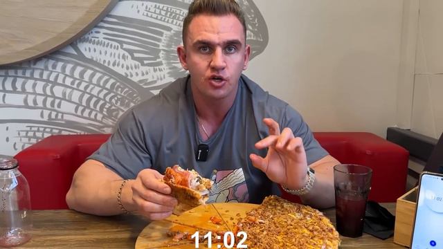 МЕГА-БОЛЬШАЯ ПИЦЦА 3 КГ ЗА РАЗ. ДОРАДО. Мукбанг. Челлендж. Большая еда. Обзор смотреть онлайн