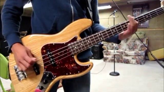 Nirvana Lounge Act Bass Cover смотреть онлайн