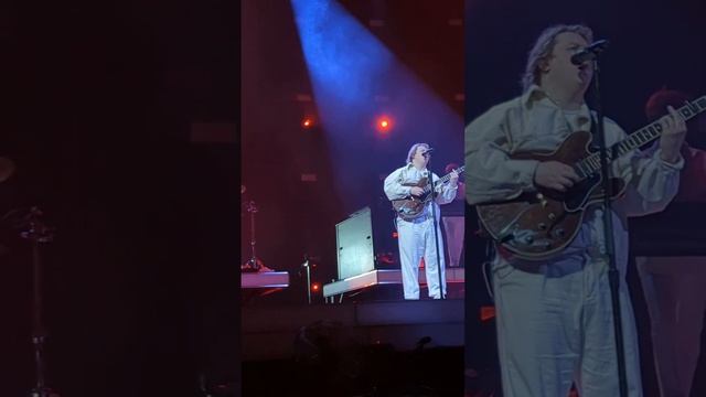 Lewis Capaldi - Hold me while you wait - Berlin Mercedes Benz Arena 16.2.23 смотреть онлайн