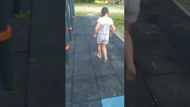 Гуляем по светящийся дорожке с Евой смотреть онлайн