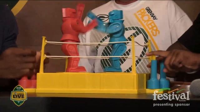 Packers play epic Rock'em Sock'em Robots game смотреть онлайн