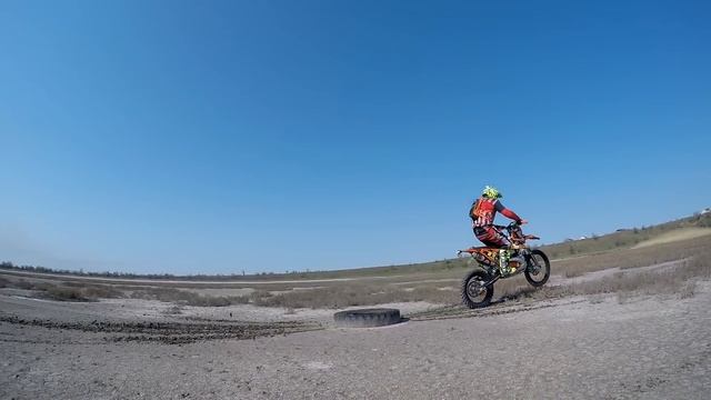 Тренировка Вилли / Training Wheelie KTM exc 300 смотреть онлайн