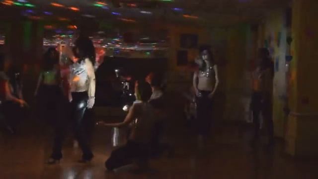 Funky Fish Dance Танец в темноте смотреть онлайн