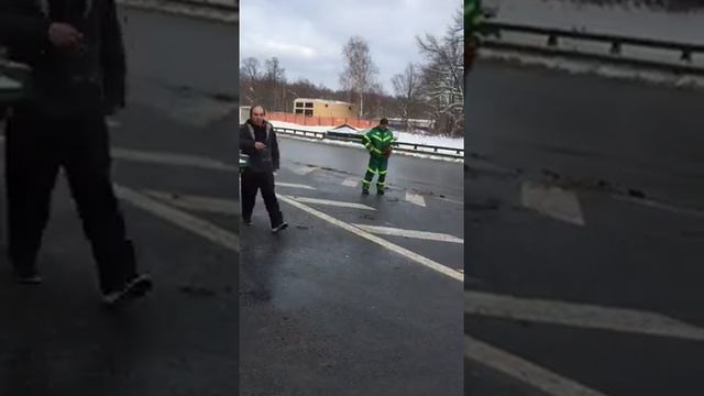 Хозяин забрал машину прямо с эвакуатора. смотреть онлайн