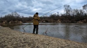 Рыбалка на поплавок 31 марта на речке.