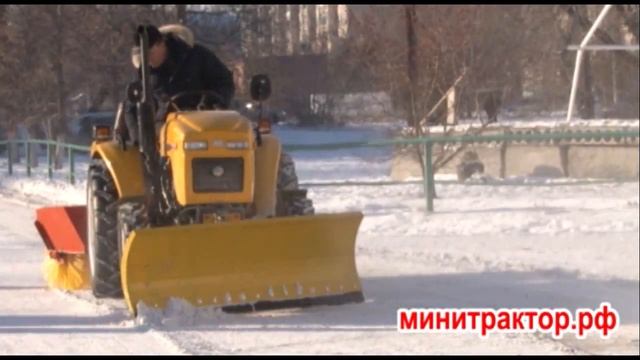 Работа коммунальной щетки на тракторе Jinma 244 смотреть онлайн