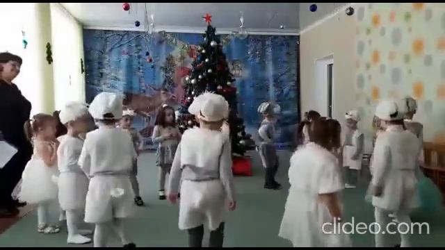 Новогодний утренник младшей группы смотреть онлайн