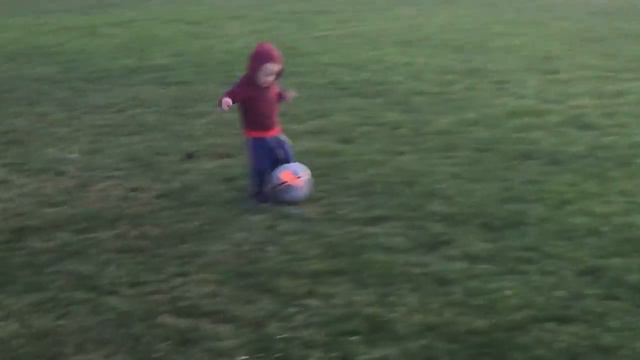 Маленький Месси, 1,5 года. Надежда сборной России по футболу смотреть онлайн