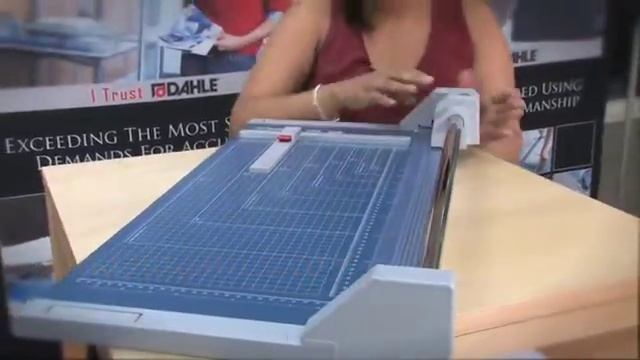 Dahle 552 Rolling Trimmer Paper Cutter смотреть онлайн