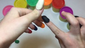 Лепим из пластилина Плей До разноцветные ногти