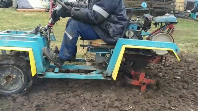 Фрезы вместо колес на минитрактор из мотоблока. смотреть онлайн