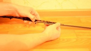 Как заменить резинку щетки стеклоочистителя на сменную (на примере автомобиля хендай солярис 2)