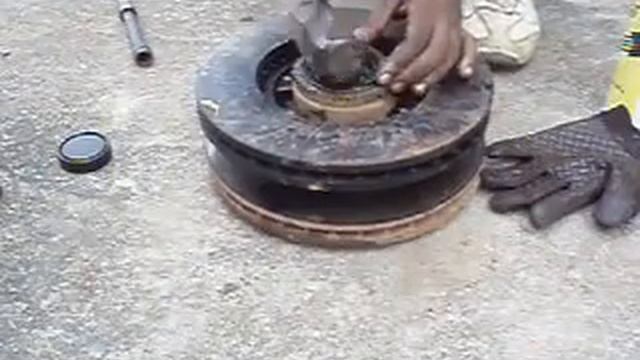 How To Nissan Frontier 4WD Front Brake Rotor Hub-Bearing (D22). Part 2/3 смотреть онлайн